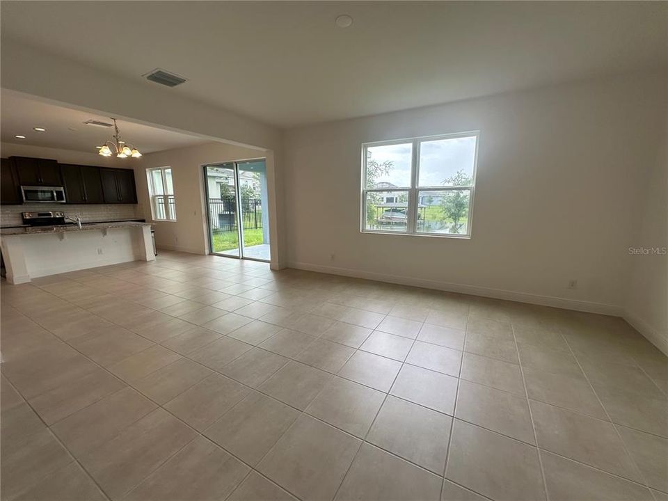 待售: $470,000 (4 贝兹, 2 浴室, 2580 平方英尺)