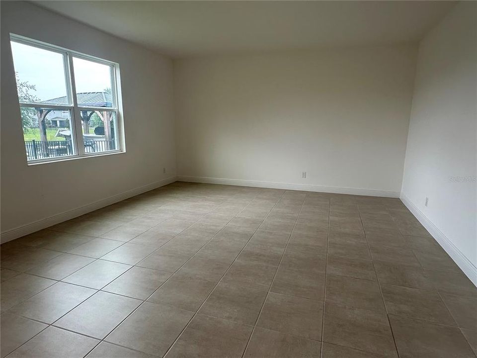 待售: $470,000 (4 贝兹, 2 浴室, 2580 平方英尺)