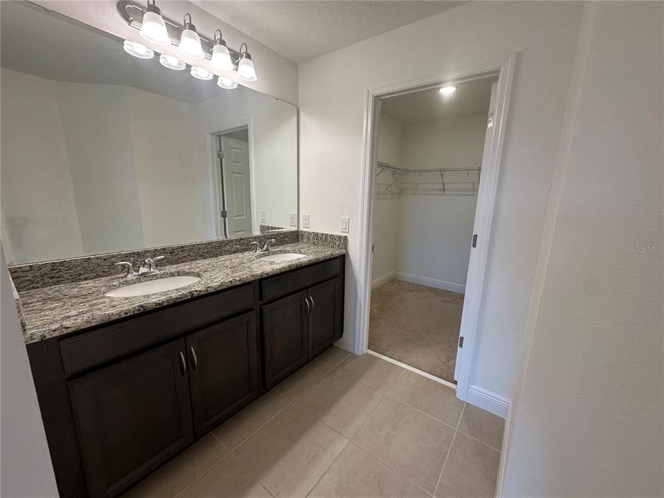 待售: $470,000 (4 贝兹, 2 浴室, 2580 平方英尺)