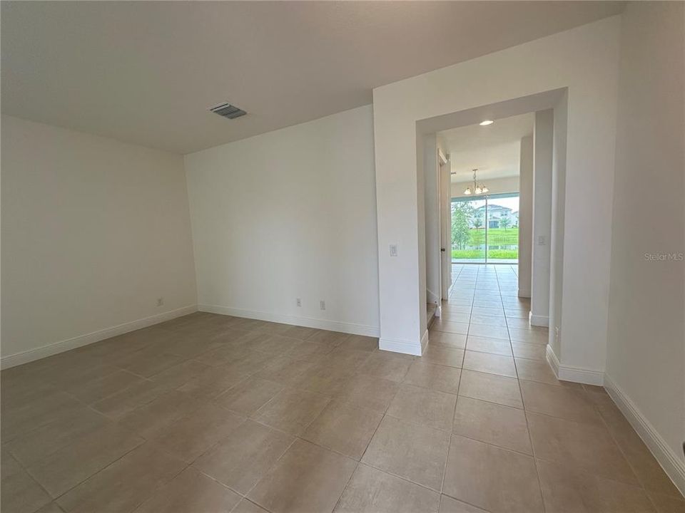 待售: $470,000 (4 贝兹, 2 浴室, 2580 平方英尺)