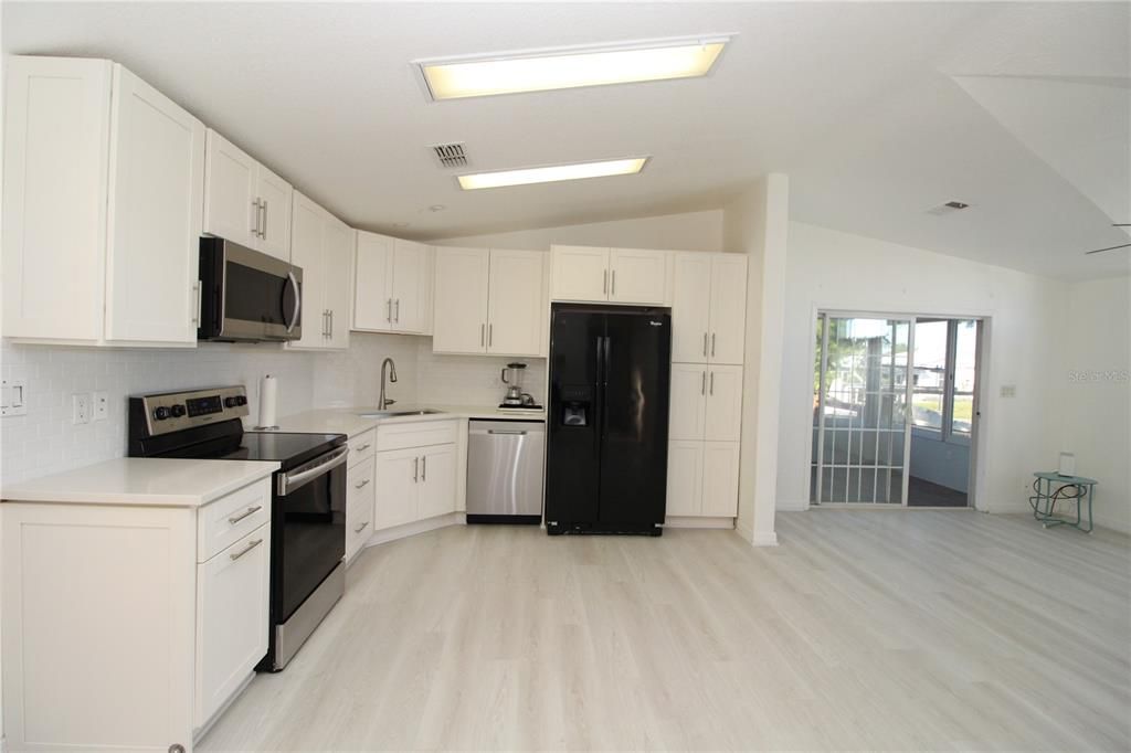 For Sale: $229,900 (2 beds, 2 baths, 1230 Square Feet)