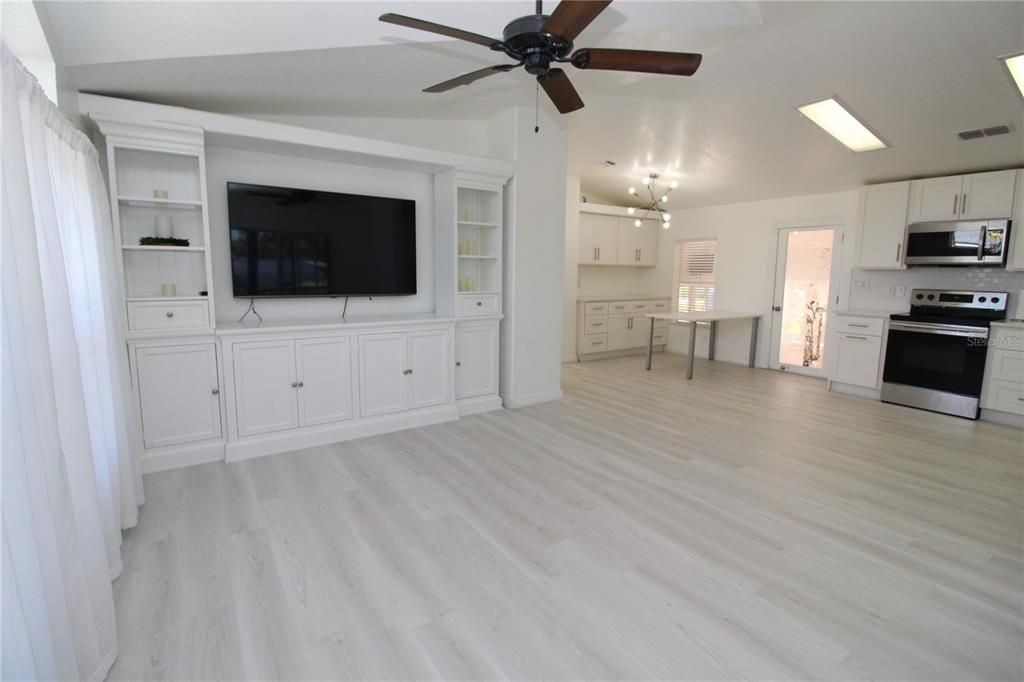 For Sale: $229,900 (2 beds, 2 baths, 1230 Square Feet)