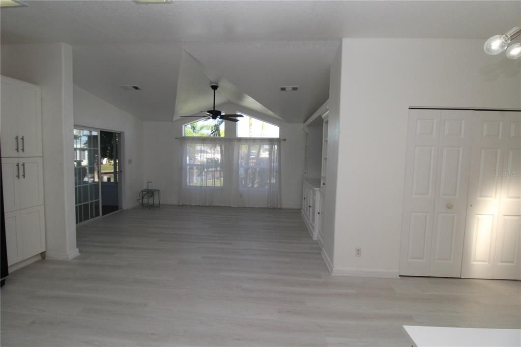 For Sale: $229,900 (2 beds, 2 baths, 1230 Square Feet)