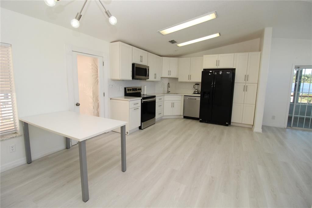 For Sale: $229,900 (2 beds, 2 baths, 1230 Square Feet)