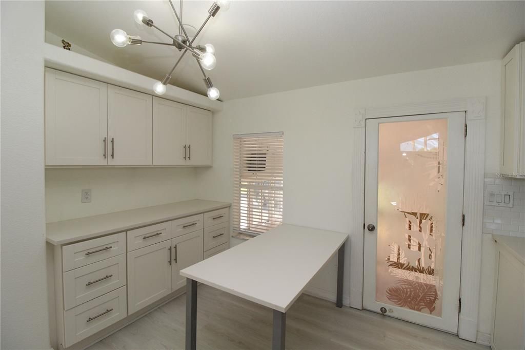 For Sale: $229,900 (2 beds, 2 baths, 1230 Square Feet)