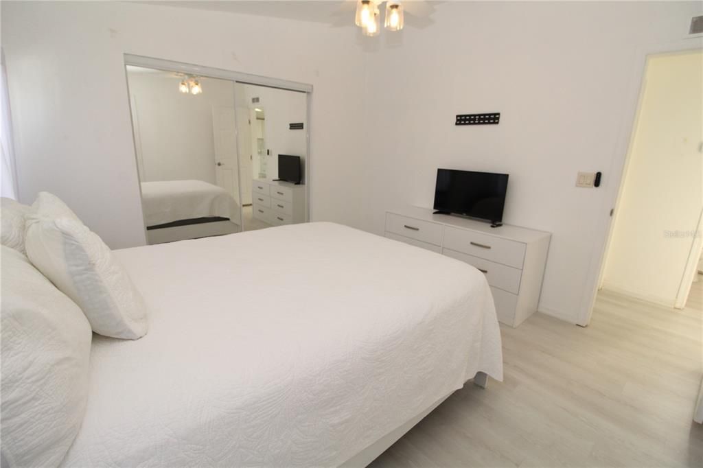 For Sale: $229,900 (2 beds, 2 baths, 1230 Square Feet)