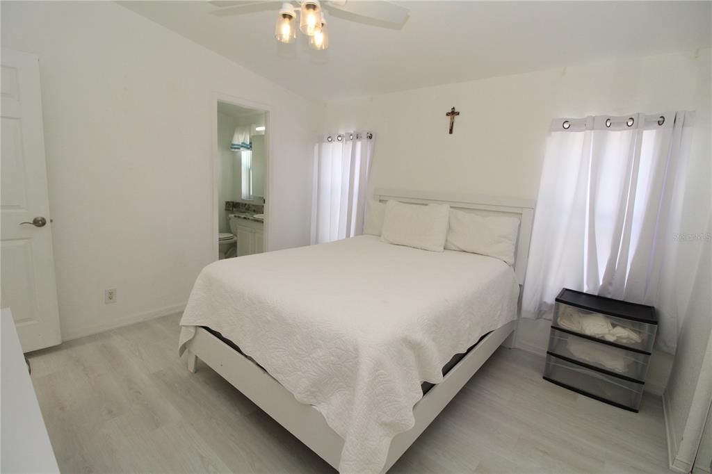 For Sale: $229,900 (2 beds, 2 baths, 1230 Square Feet)