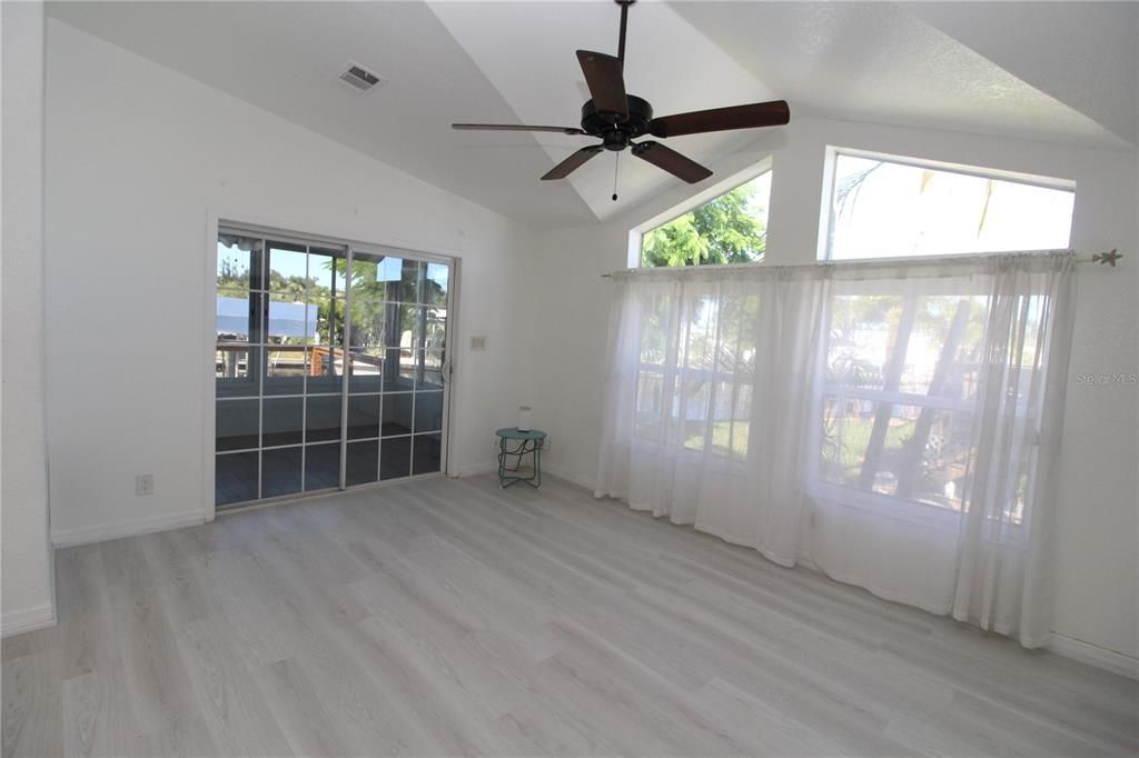 For Sale: $229,900 (2 beds, 2 baths, 1230 Square Feet)