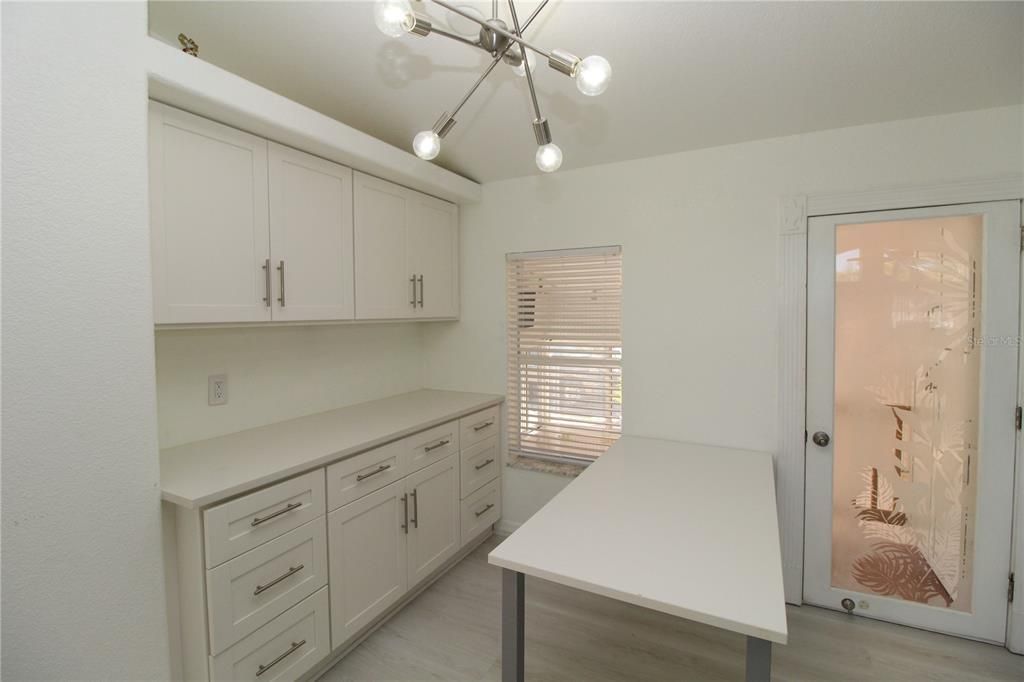 For Sale: $229,900 (2 beds, 2 baths, 1230 Square Feet)