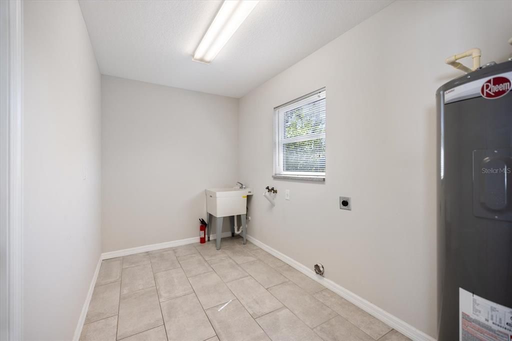 For Rent: $2,400 (3 beds, 2 baths, 1346 Square Feet)