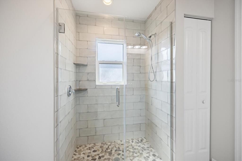 For Rent: $2,400 (3 beds, 2 baths, 1346 Square Feet)