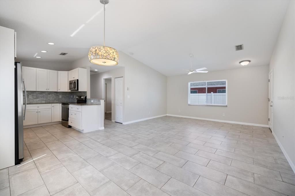 For Rent: $2,400 (3 beds, 2 baths, 1346 Square Feet)