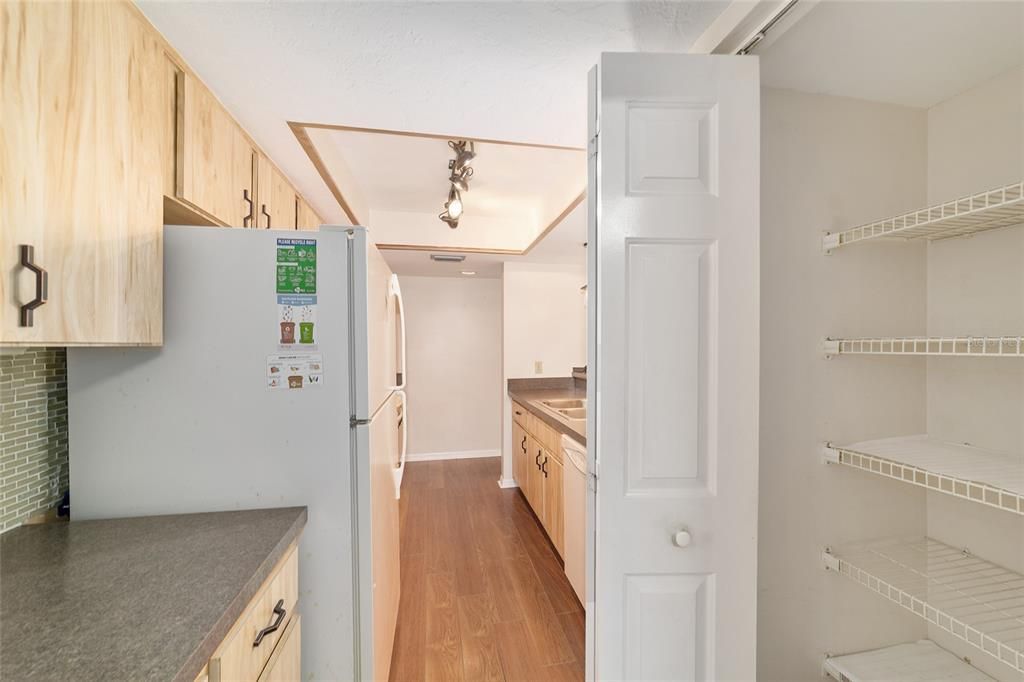 Active With Contract: $218,500 (2 beds, 2 baths, 1317 Square Feet)
