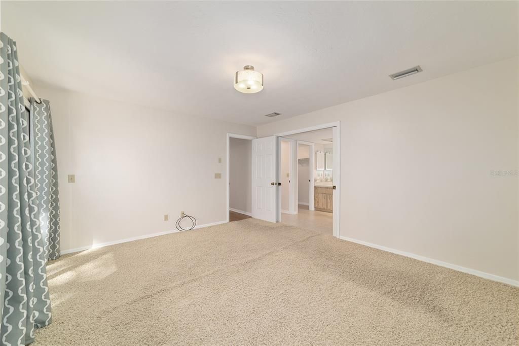 Active With Contract: $218,500 (2 beds, 2 baths, 1317 Square Feet)