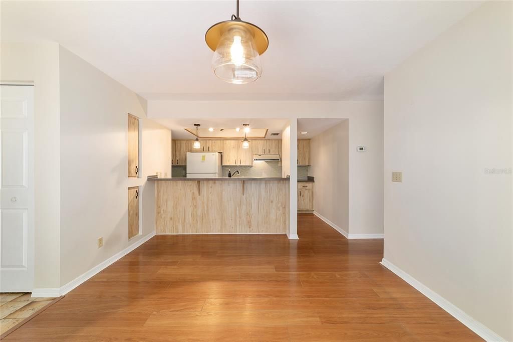 Active With Contract: $218,500 (2 beds, 2 baths, 1317 Square Feet)