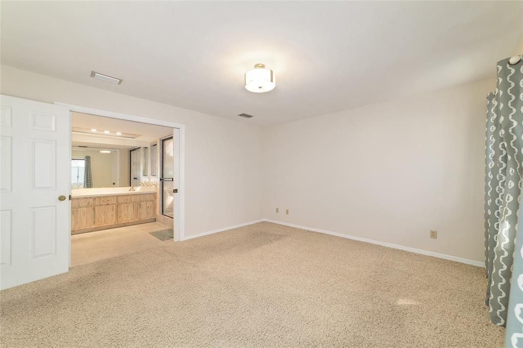 Active With Contract: $218,500 (2 beds, 2 baths, 1317 Square Feet)