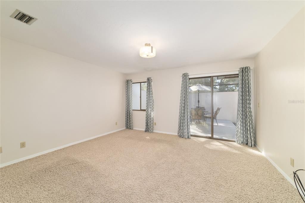 Active With Contract: $218,500 (2 beds, 2 baths, 1317 Square Feet)