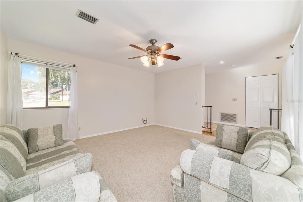 Active With Contract: $218,500 (2 beds, 2 baths, 1317 Square Feet)
