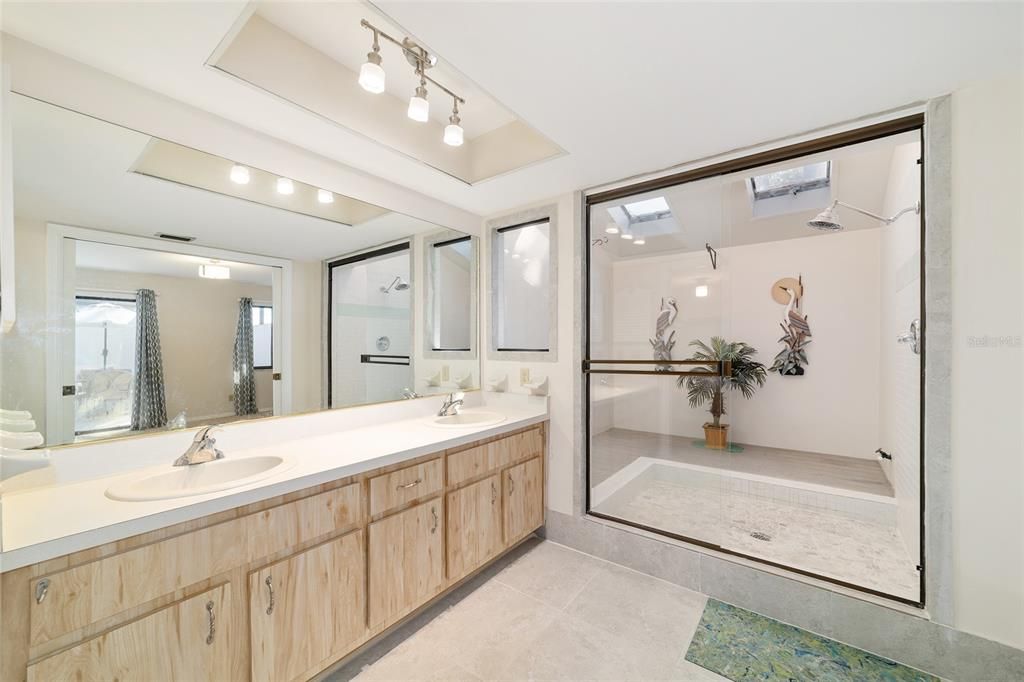 Active With Contract: $218,500 (2 beds, 2 baths, 1317 Square Feet)