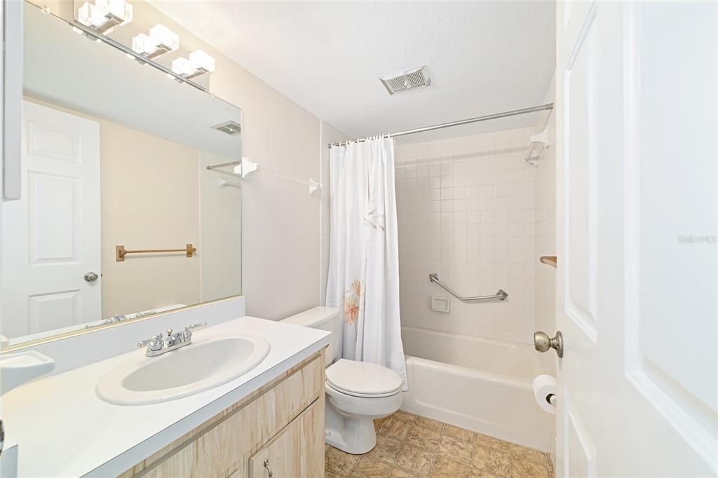 Active With Contract: $218,500 (2 beds, 2 baths, 1317 Square Feet)