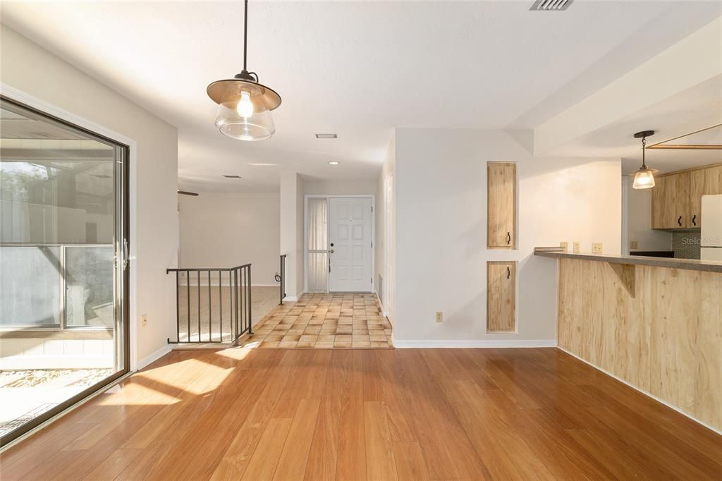 Active With Contract: $218,500 (2 beds, 2 baths, 1317 Square Feet)