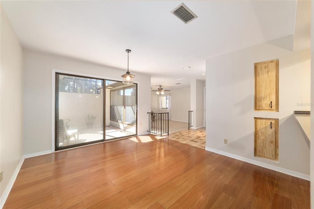 Active With Contract: $218,500 (2 beds, 2 baths, 1317 Square Feet)