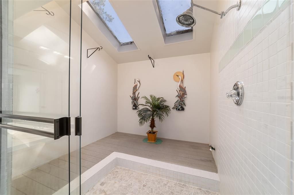 Active With Contract: $218,500 (2 beds, 2 baths, 1317 Square Feet)