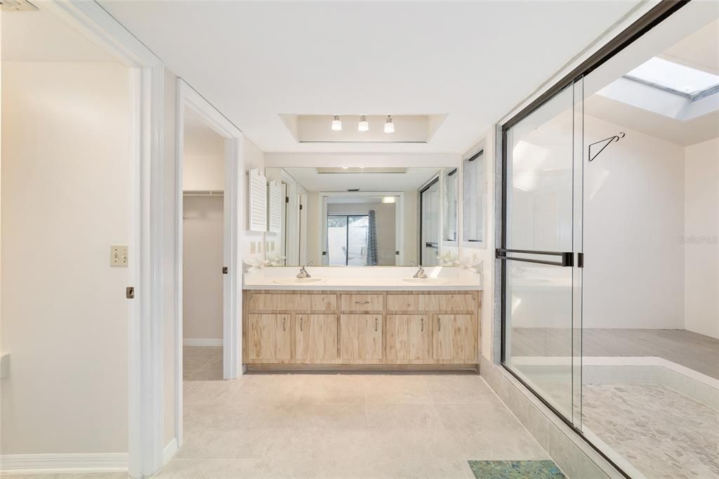 Active With Contract: $218,500 (2 beds, 2 baths, 1317 Square Feet)