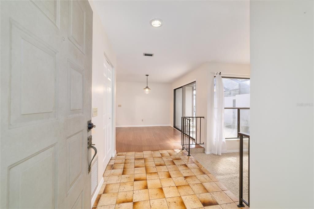 Active With Contract: $218,500 (2 beds, 2 baths, 1317 Square Feet)