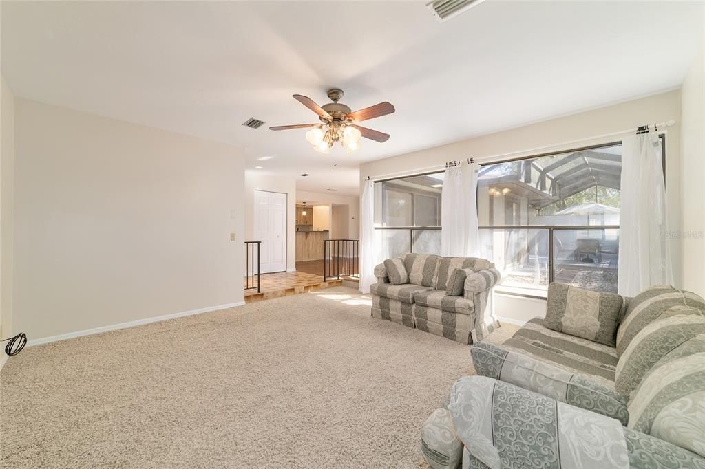 Active With Contract: $218,500 (2 beds, 2 baths, 1317 Square Feet)