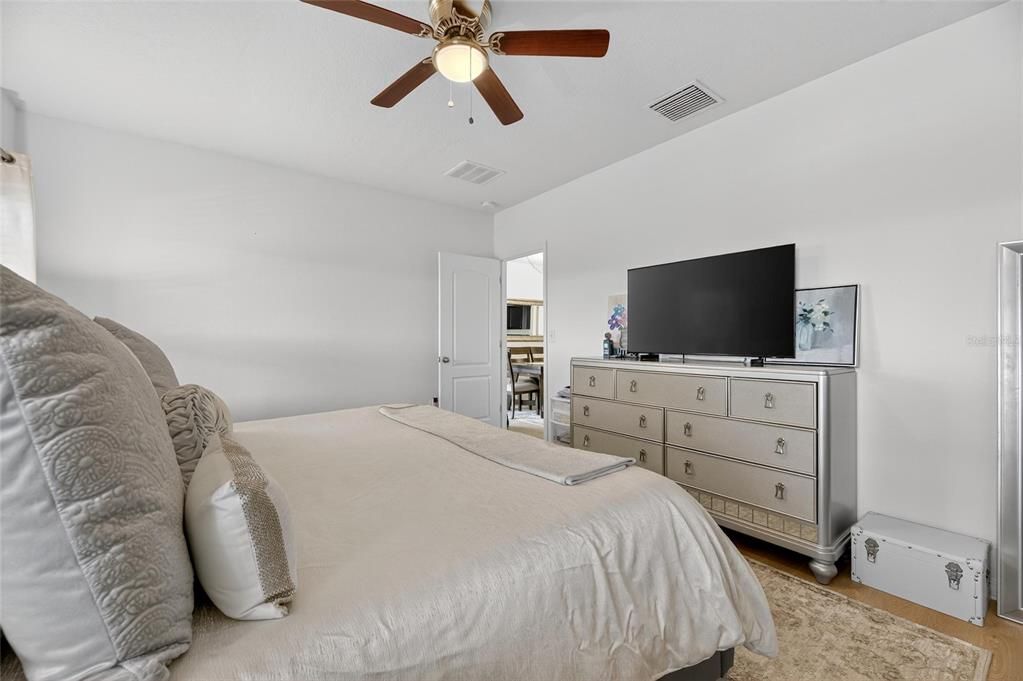 For Sale: $325,000 (3 beds, 2 baths, 1305 Square Feet)