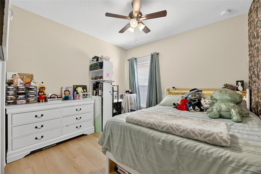 For Sale: $325,000 (3 beds, 2 baths, 1305 Square Feet)