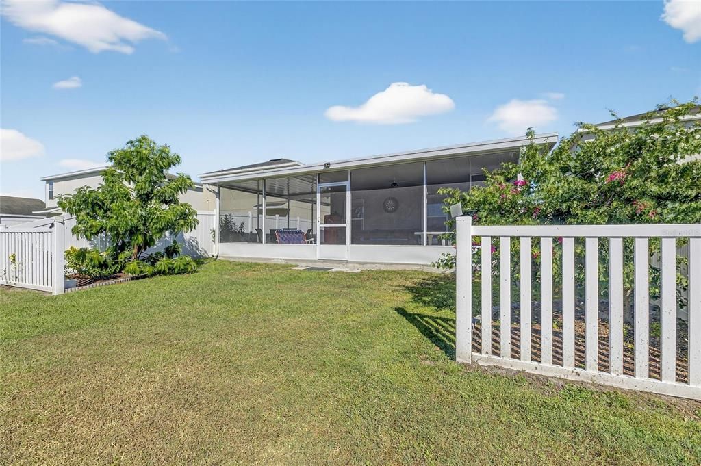 For Sale: $325,000 (3 beds, 2 baths, 1305 Square Feet)