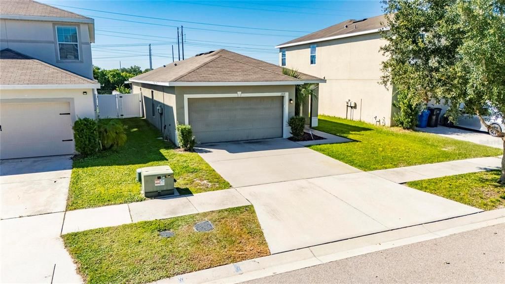 For Sale: $325,000 (3 beds, 2 baths, 1305 Square Feet)