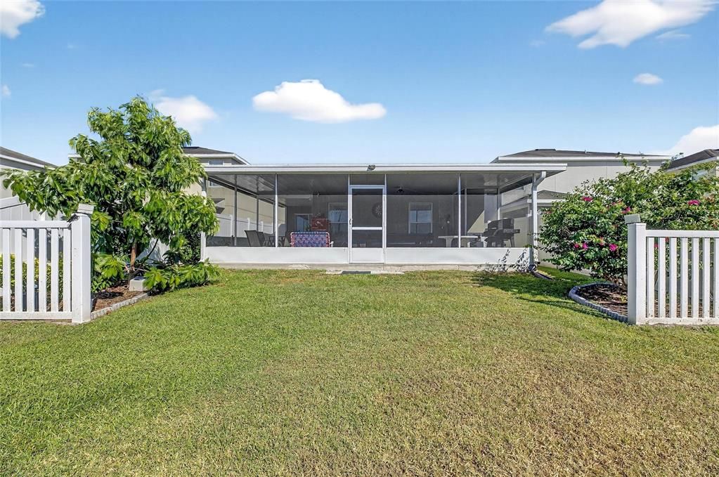 For Sale: $325,000 (3 beds, 2 baths, 1305 Square Feet)