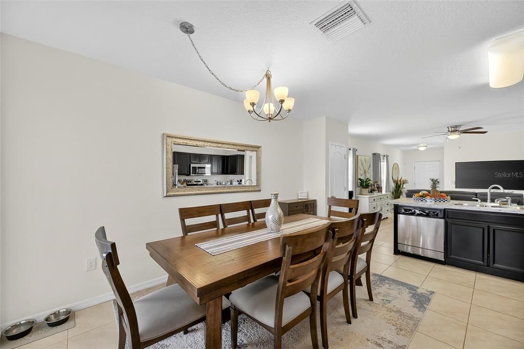 For Sale: $325,000 (3 beds, 2 baths, 1305 Square Feet)