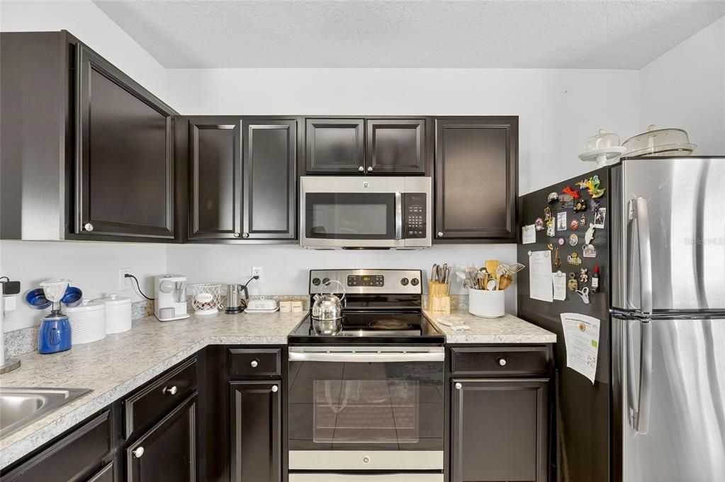 For Sale: $325,000 (3 beds, 2 baths, 1305 Square Feet)