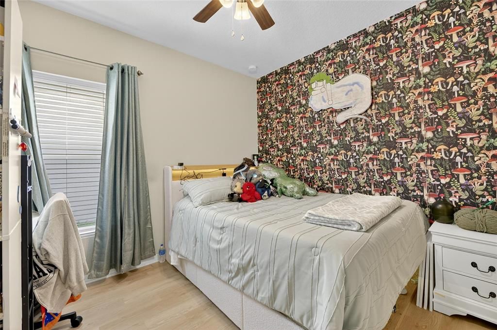 For Sale: $325,000 (3 beds, 2 baths, 1305 Square Feet)