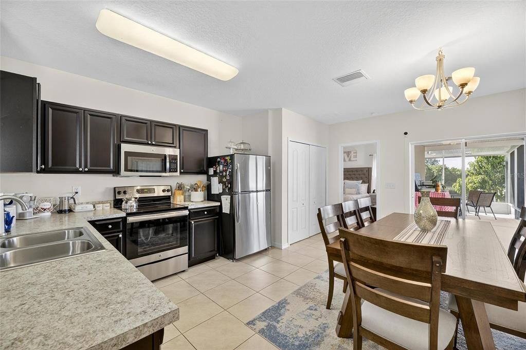 For Sale: $325,000 (3 beds, 2 baths, 1305 Square Feet)