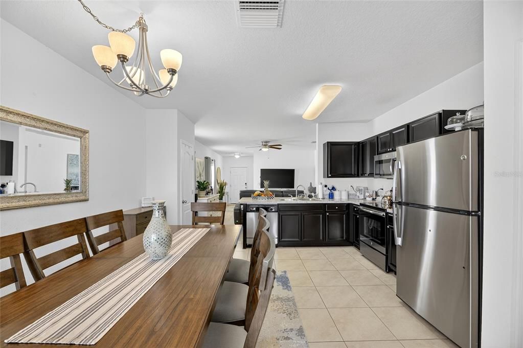 For Sale: $325,000 (3 beds, 2 baths, 1305 Square Feet)