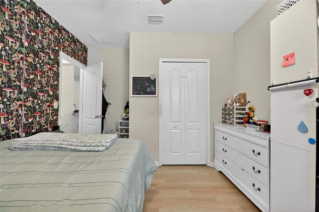 For Sale: $325,000 (3 beds, 2 baths, 1305 Square Feet)