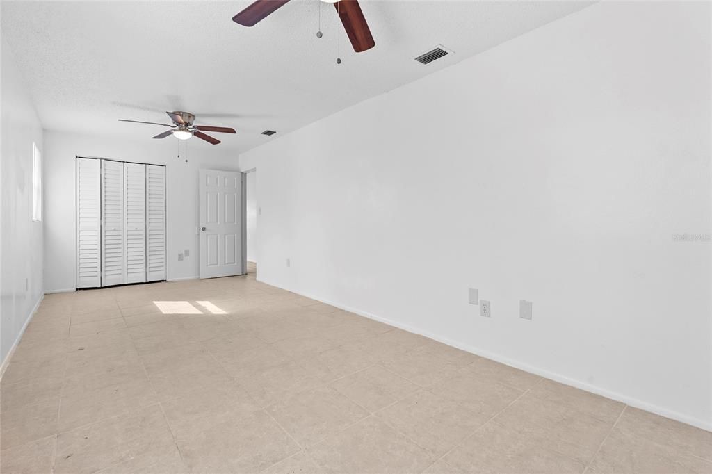 待售: $300,000 (4 贝兹, 2 浴室, 1684 平方英尺)