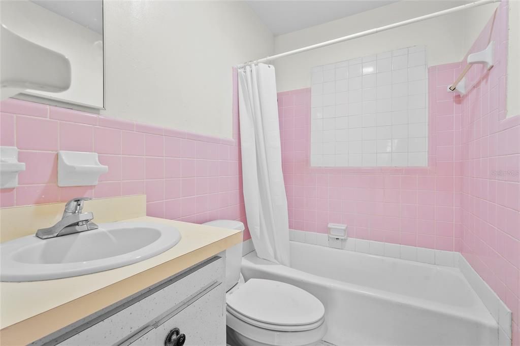 待售: $300,000 (4 贝兹, 2 浴室, 1684 平方英尺)