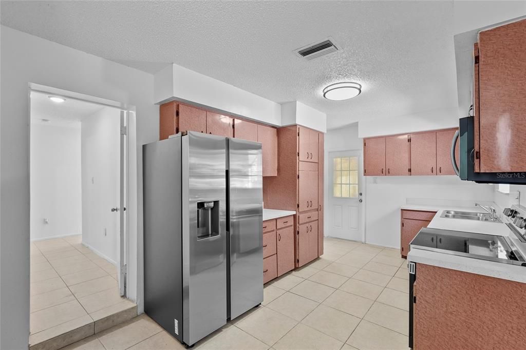 待售: $300,000 (4 贝兹, 2 浴室, 1684 平方英尺)