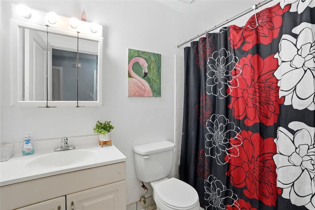 待售: $205,000 (3 贝兹, 2 浴室, 1296 平方英尺)