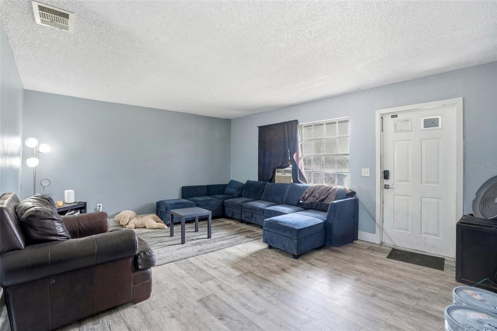 待售: $205,000 (3 贝兹, 2 浴室, 1296 平方英尺)