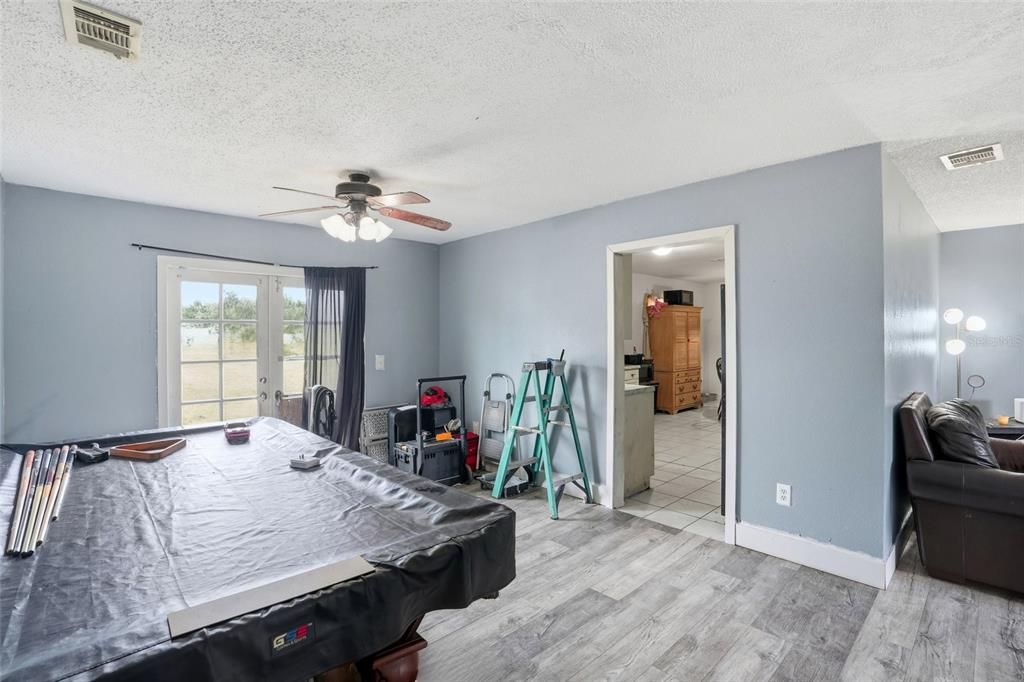 待售: $205,000 (3 贝兹, 2 浴室, 1296 平方英尺)