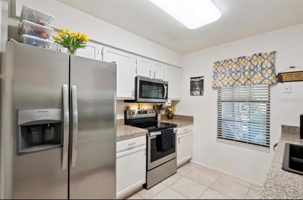 待售: $284,700 (2 贝兹, 2 浴室, 1238 平方英尺)