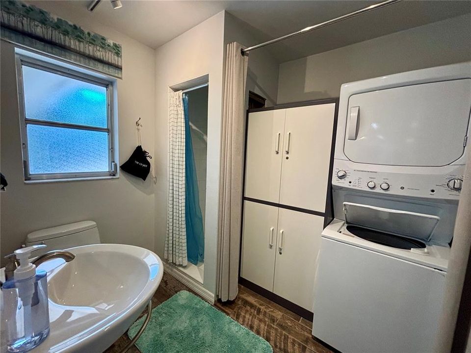 For Rent: $4,300 (3 beds, 3 baths, 1841 Square Feet)