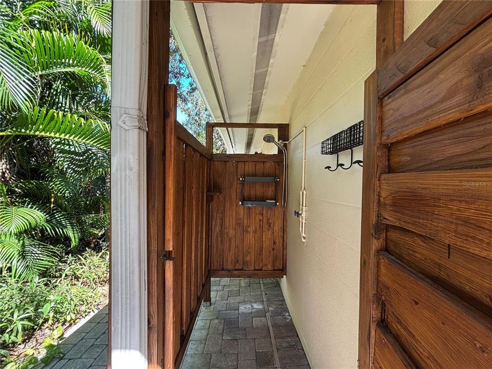 For Rent: $4,300 (3 beds, 3 baths, 1841 Square Feet)